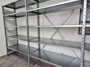 Twój idealny regał do garażu: proste instrukcje i najlepsze materiały do budowy