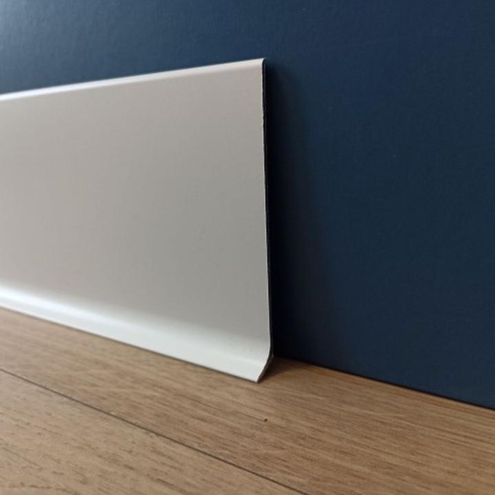 Montaż listew aluminiowych