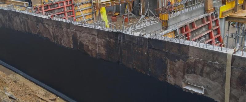 Skuteczna hydroizolacja budynków dzięki bitumicznej powłoce naprawczej