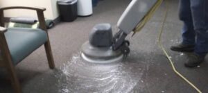 Odkryj skuteczne sposoby na łatwe czyszczenie wykładziny dywanowej bez stresu