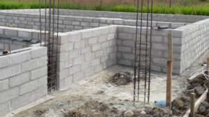 Fundamenty pod dom 150m² – co wpływa na ich koszt? Sprawdź, ile zapłacisz!