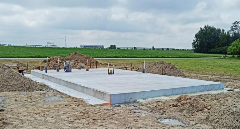 Przekrój płyty fundamentowej: Odkryj kluczowe elementy i ich funkcje w budowie domu