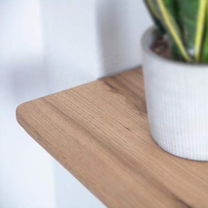 Drewniane parapety wewnętrzne – jak je wybrać, pielęgnować i cieszyć się ich zaletami?