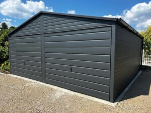 Garaż blaszany: Co wpływa na jego cenę i jakie są zaskakujące wydatki?