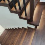 Zanurz się w świat jasnych schodów: odkryj podłogę idealną do każdego wnętrza