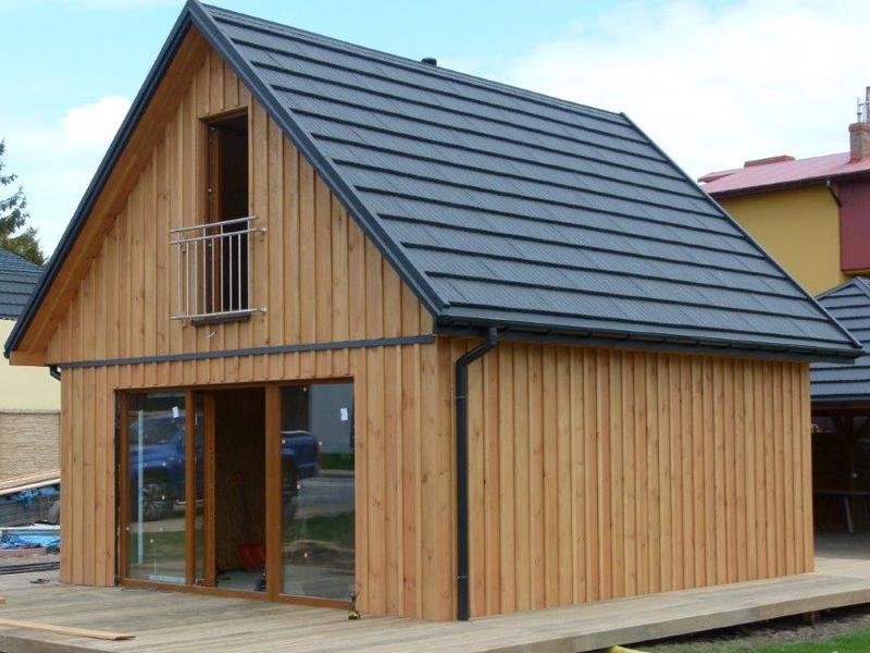 Elegancja natury: jak elewacja drewniana łączy detale techniczne z estetycznymi rozwiązaniami